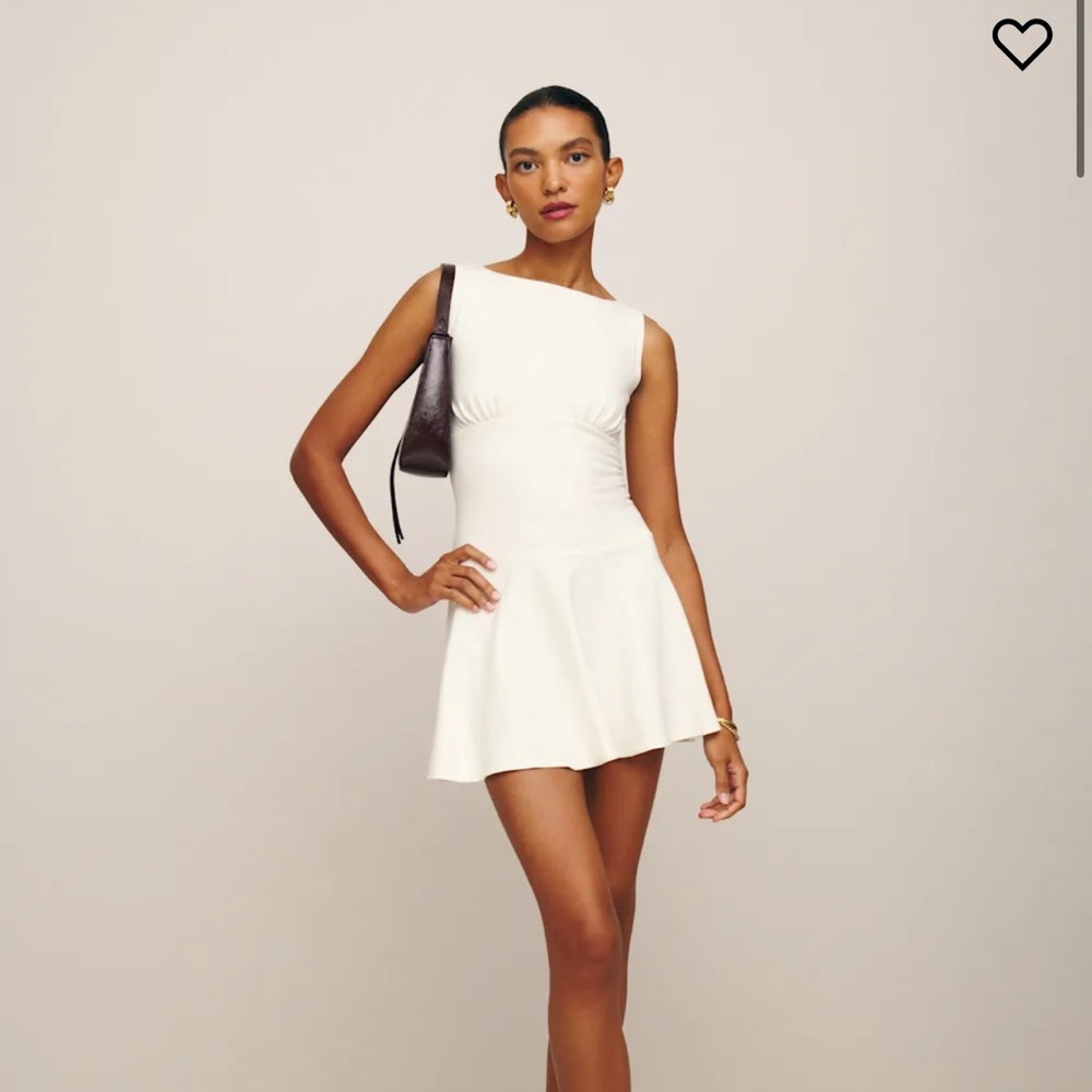 Elegant White Sleeveless Dress